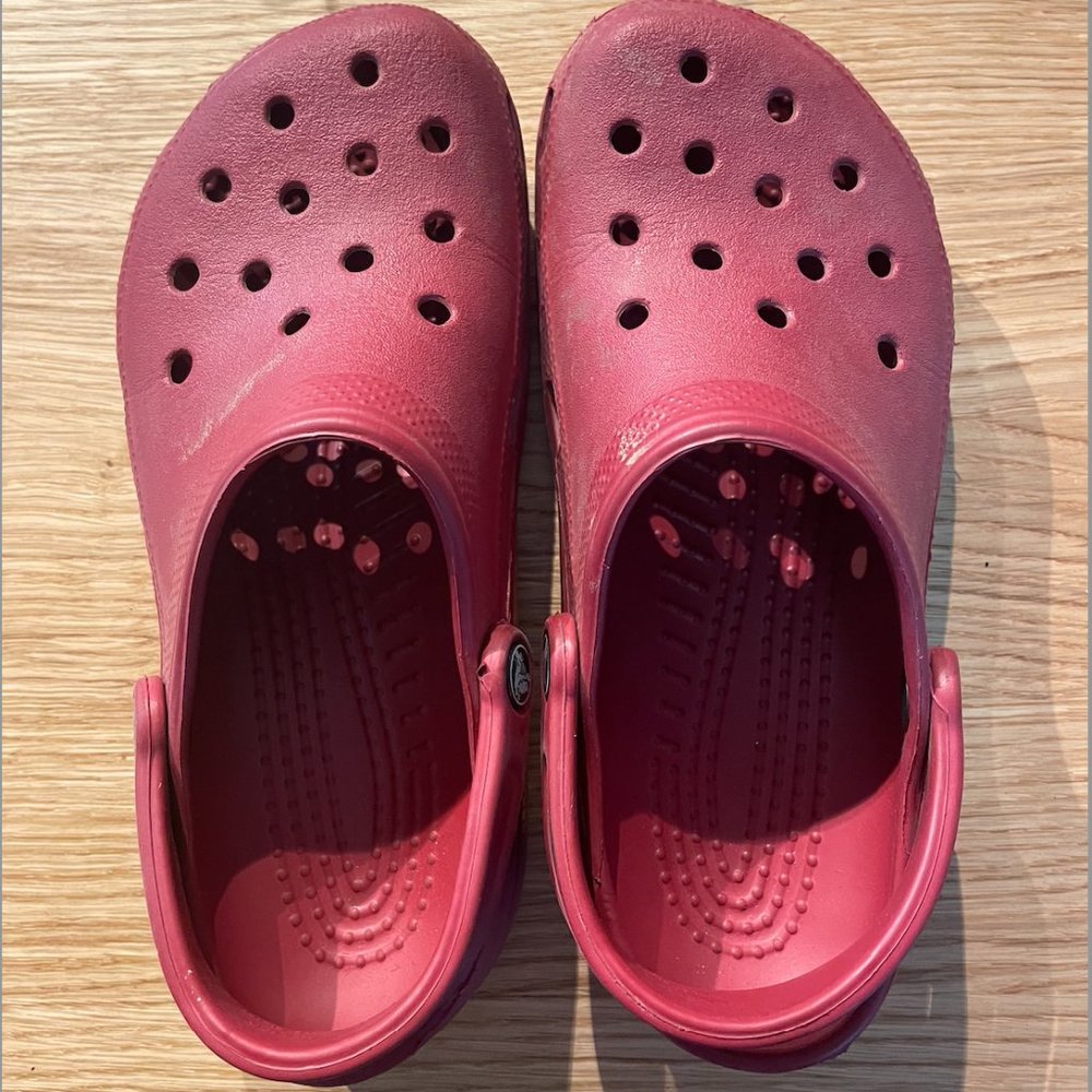 Crocs Size 8W/6M Red